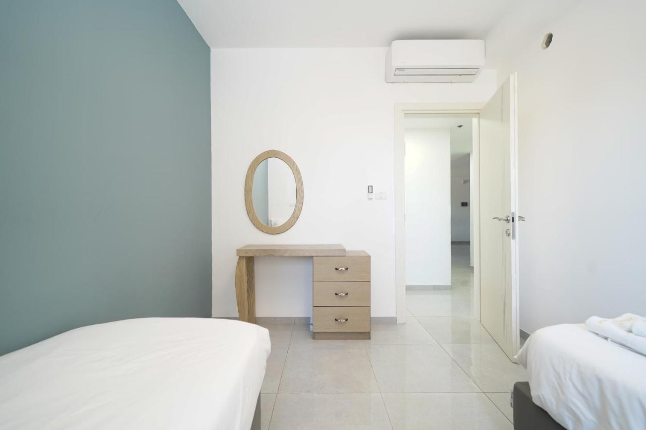 Maorissimo Tower Apartment อักโก ภายนอก รูปภาพ